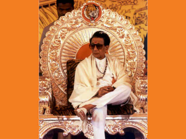 हमेशा सिंहासन पर बैठे ठाकरे 