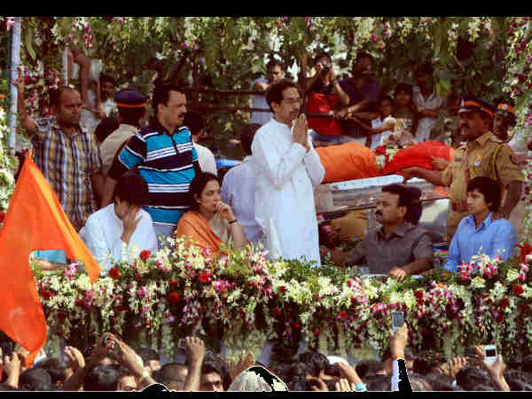 बाल ठाकरे की अंतिम यात्रा 