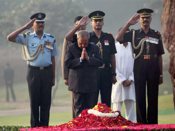 राष्‍ट्रपति ने दी इंदिरा को श्रद्धांजलि 
