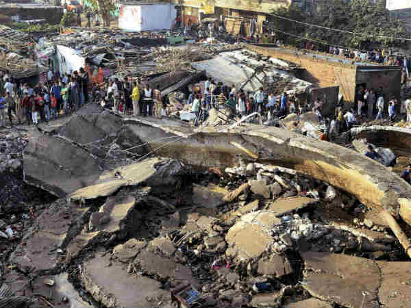 भोपाल में पानी की टंकी ढही 