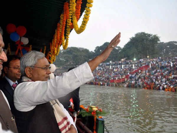 पटना में छठ पूजन 