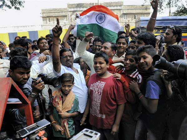 देश भर में कसाब की मौत पर दीवाली मनी देश भर में कसाब की मौत पर दीवाली मनी