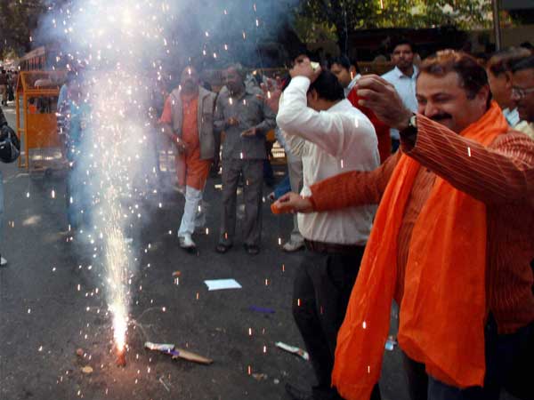 देश भर में कसाब की मौत पर दीवाली मनी देश भर में कसाब की मौत पर दीवाली मनी