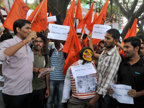 देश भर में कसाब की मौत पर दीवाली मनी देश भर में कसाब की मौत पर दीवाली मनी