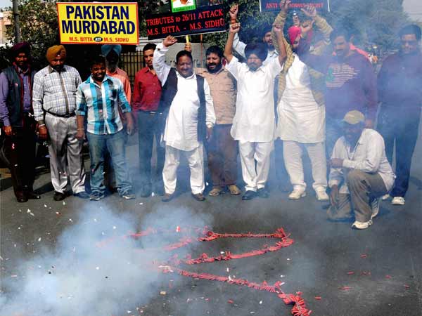 देश भर में कसाब की मौत पर दीवाली मनी देश भर में कसाब की मौत पर दीवाली मनी