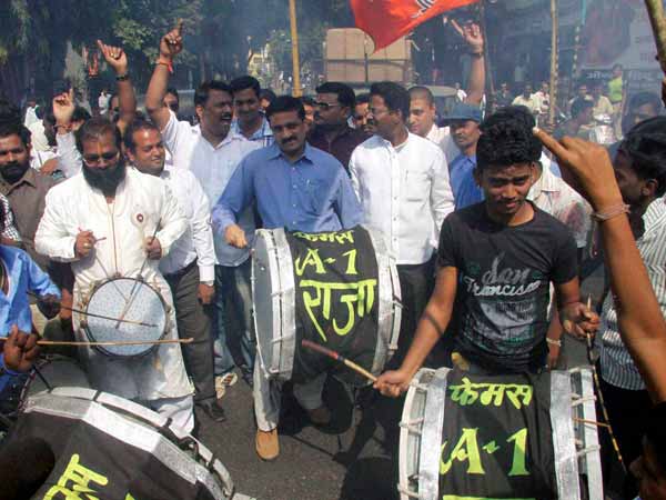 देश भर में कसाब की मौत पर दीवाली मनी देश भर में कसाब की मौत पर दीवाली मनी