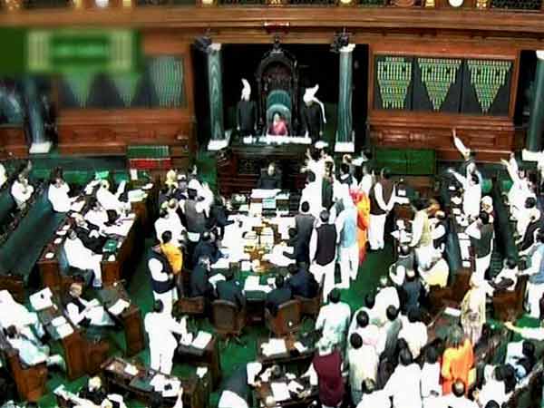 भाजपा के सांसदों का भी हंगामा