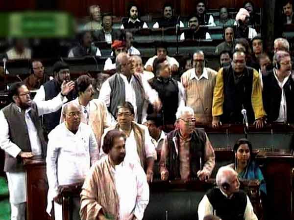 अंदर भी नहीं माने टीएमसी के सांसद