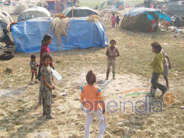 शिक्षा से कोसों दूर ये बच्चे शिक्षा से कोसों दूर ये बच्चे