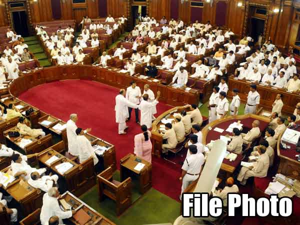 सपाईयों ने भी किया था ऐसे ही हंगामा 