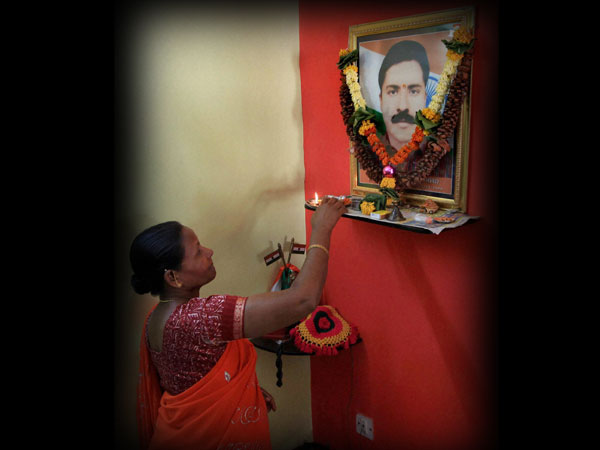 सुनंदा नरकार ने दी श्रद्धांजलि