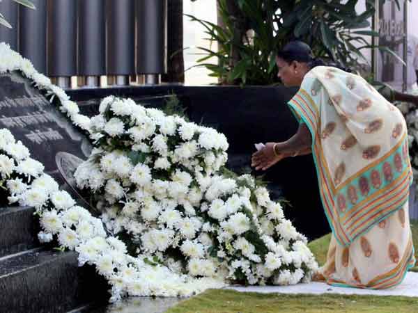 ओम्‍बले की पत्‍नी