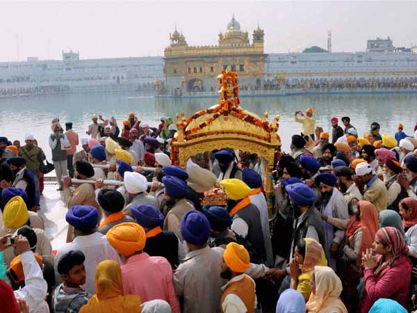 अमृतसर में स्वंण मंदिर अमृतसर में स्वंण मंदिर