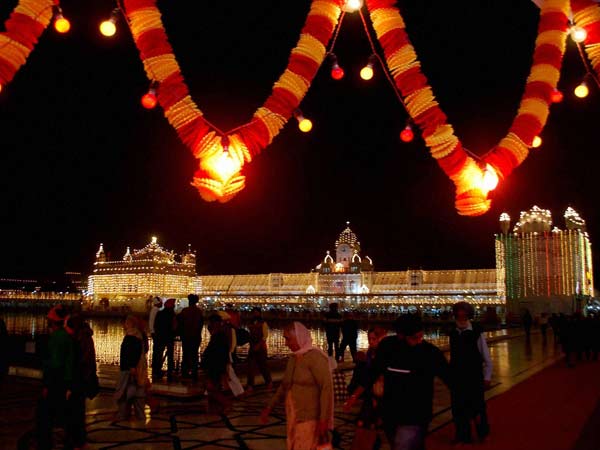 अमृतसर में स्वंण मंदिर अमृतसर में स्वंण मंदिर