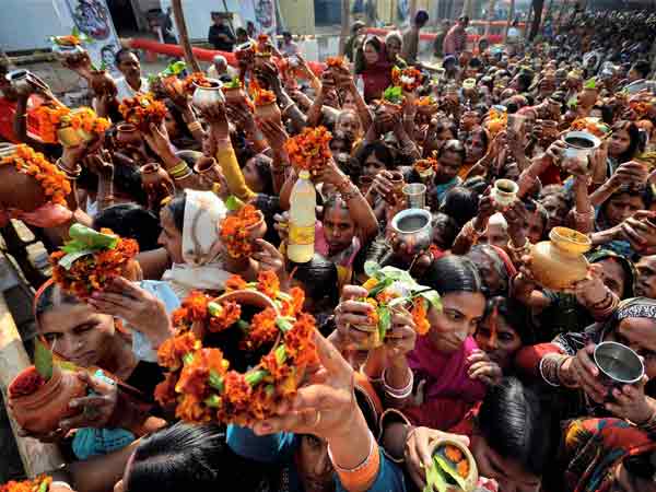 सोनपुर में गंडक नदी में स्नान सोनपुर में गंडक नदी में स्नान