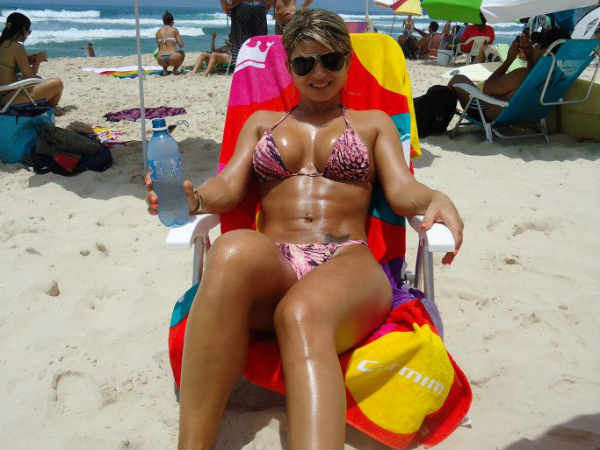 कैरीन को मिले 1600 डॉलर 