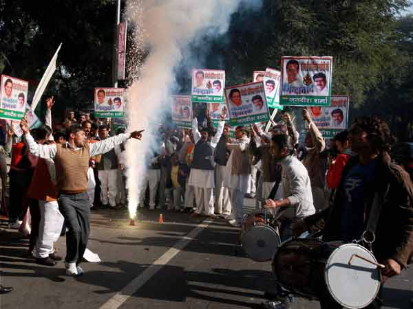 कांग्रेसियों ने जन्‍म दिन मनाया