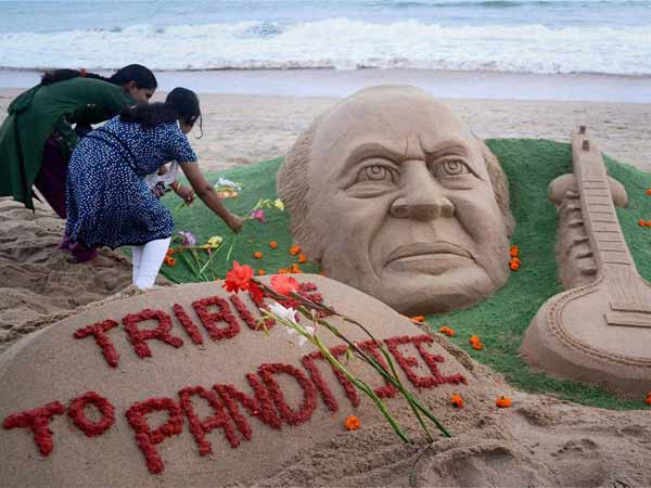 पंडित रविशंकर को श्रद्धांजलि 