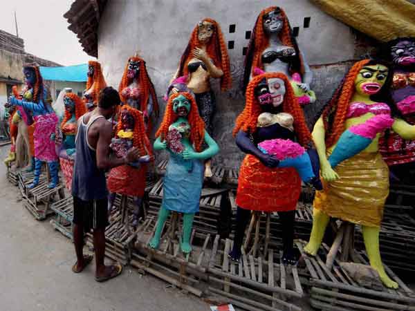 कोलकाता की मूर्तियां