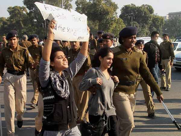 Survey: 92 per cent men make sexual passes Survey: 92 per cent men make sexual passes