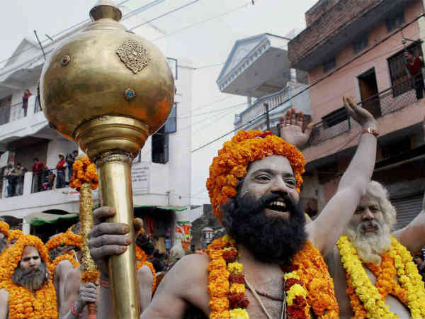 साधुओं की टोली 