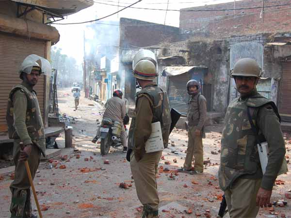 थाने स्‍तर पर अभद्रता बढ़ी