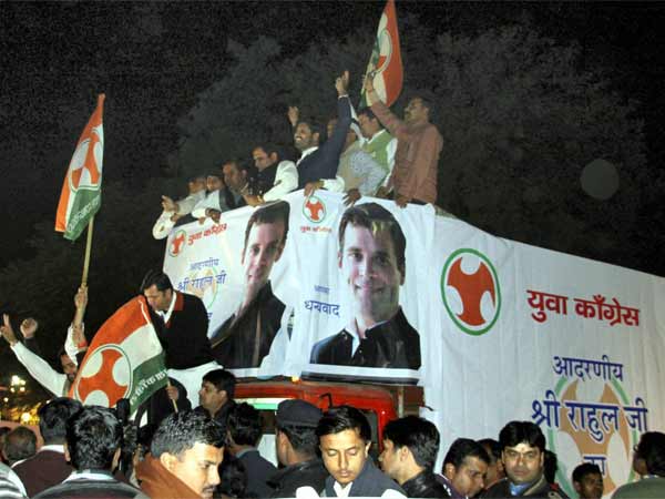 कार्यकर्ताओं का जश्‍न