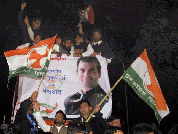 कार्यकर्ताओं का जश्‍न