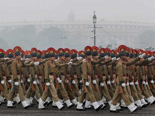 राजपथ पर परेड की शुरुआत