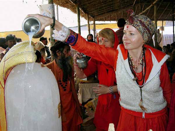 कुंभ में विदेशी पर्यटक कुंभ में विदेशी पर्यटक