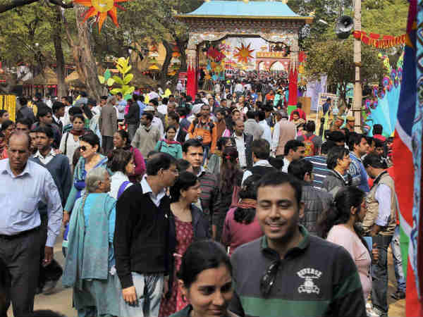 मेले में आगंतुक