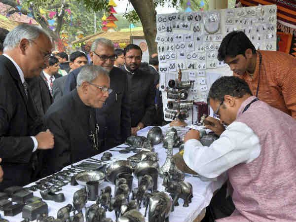 राष्‍ट्रपति प्रणब मुखर्जी पहुंचे
