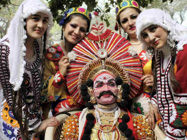 लोक नृत्‍य के कलाकार