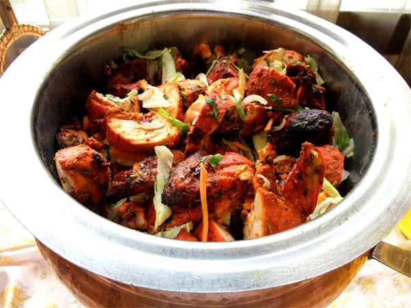 मांस-मच्‍छली खाते देखना