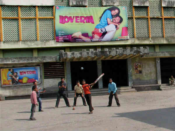 सड़कों पर क्रिकेट