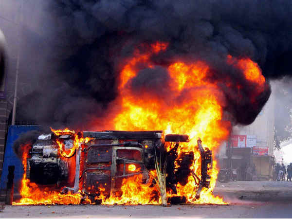 नोएडा में हिंसा