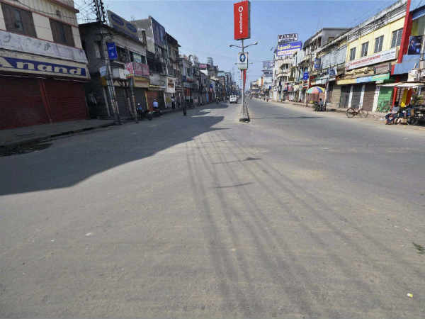 आगरतला में सन्‍नाटी सड़कें 