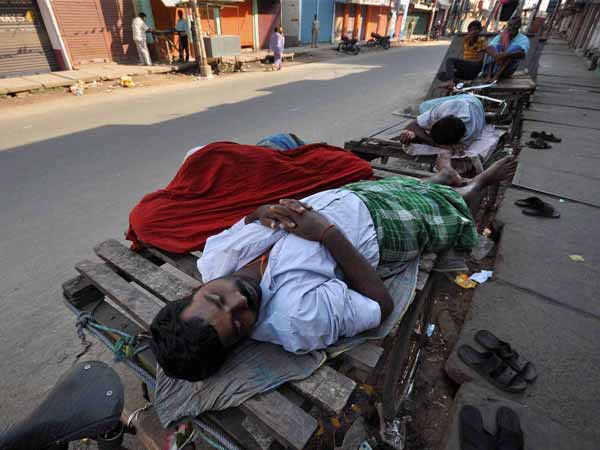 आगरतला में काम बंद