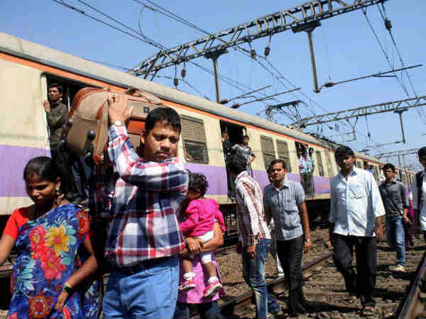 मुंबई लोकल में एसी डिब्‍बा