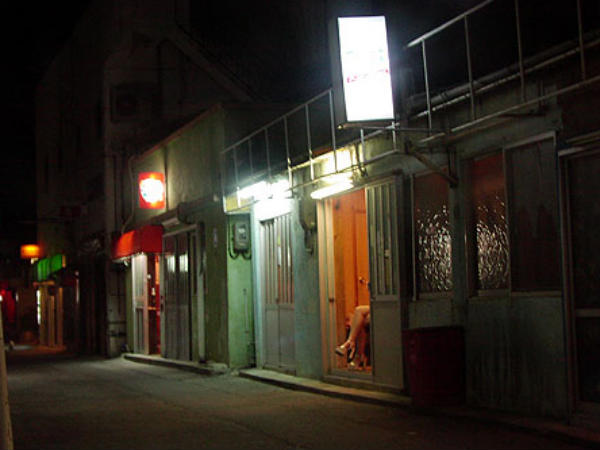 बाप खुद लगाता है बेटी की बोली बाप खुद लगाता है बेटी की बोली