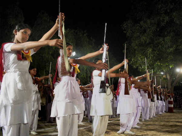 वाराणसी में छात्राएं