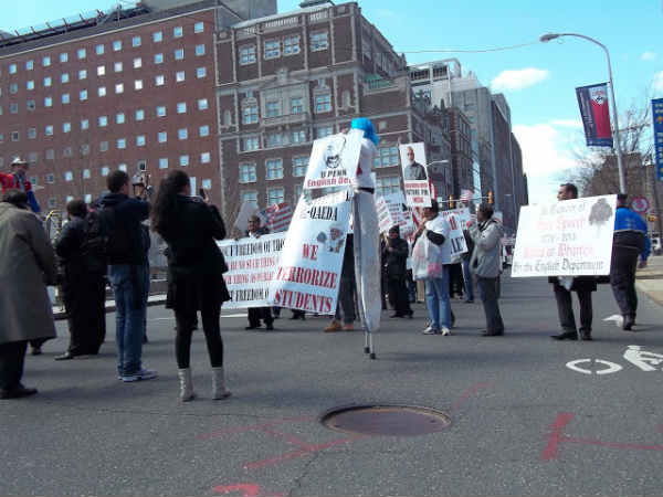 वॉर्टन के खिलाफ प्रदर्शन तस्वीरों में वॉर्टन के खिलाफ प्रदर्शन तस्वीरों में