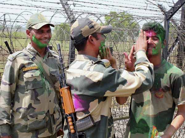 सरहद पर मनी होली सरहद पर मनी होली