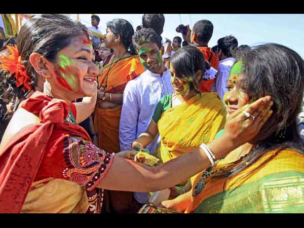 सेना के जवानों ने खेला सेना के जवानों ने खेला