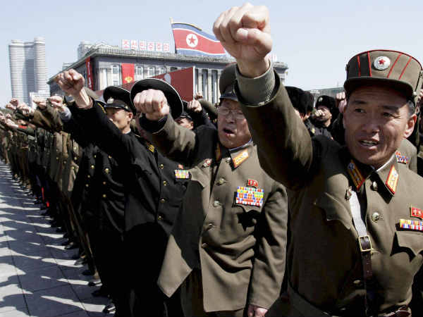 खुद को बताते हैं 'मैसेंजर ऑफ गॉड' 