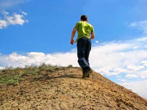 ऊपर चढ़ते हुए