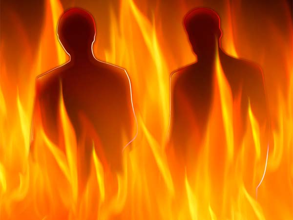 खुद को जलता हुआ