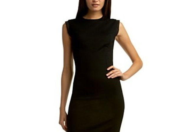 काले रंग के वस्‍त्र में