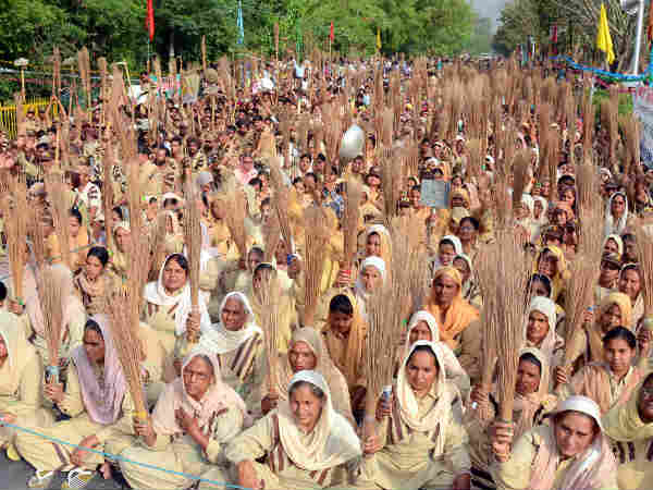 तस्‍वीरों में सफाई अभियान व खास बातें