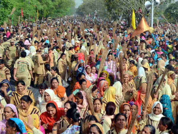 तस्‍वीरों में सफाई अभियान व खास बातें